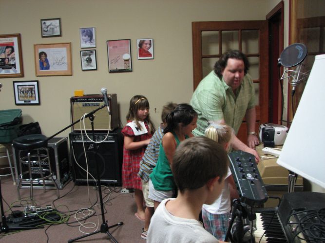 Joey Stuckey with students in studio 2