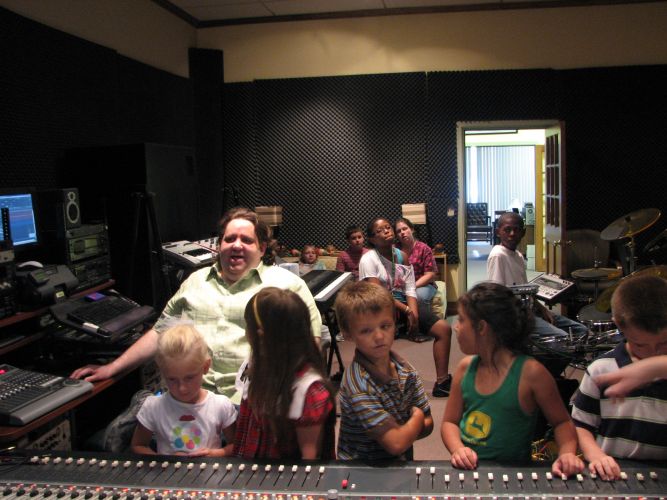 Joey Stuckey with students in studio